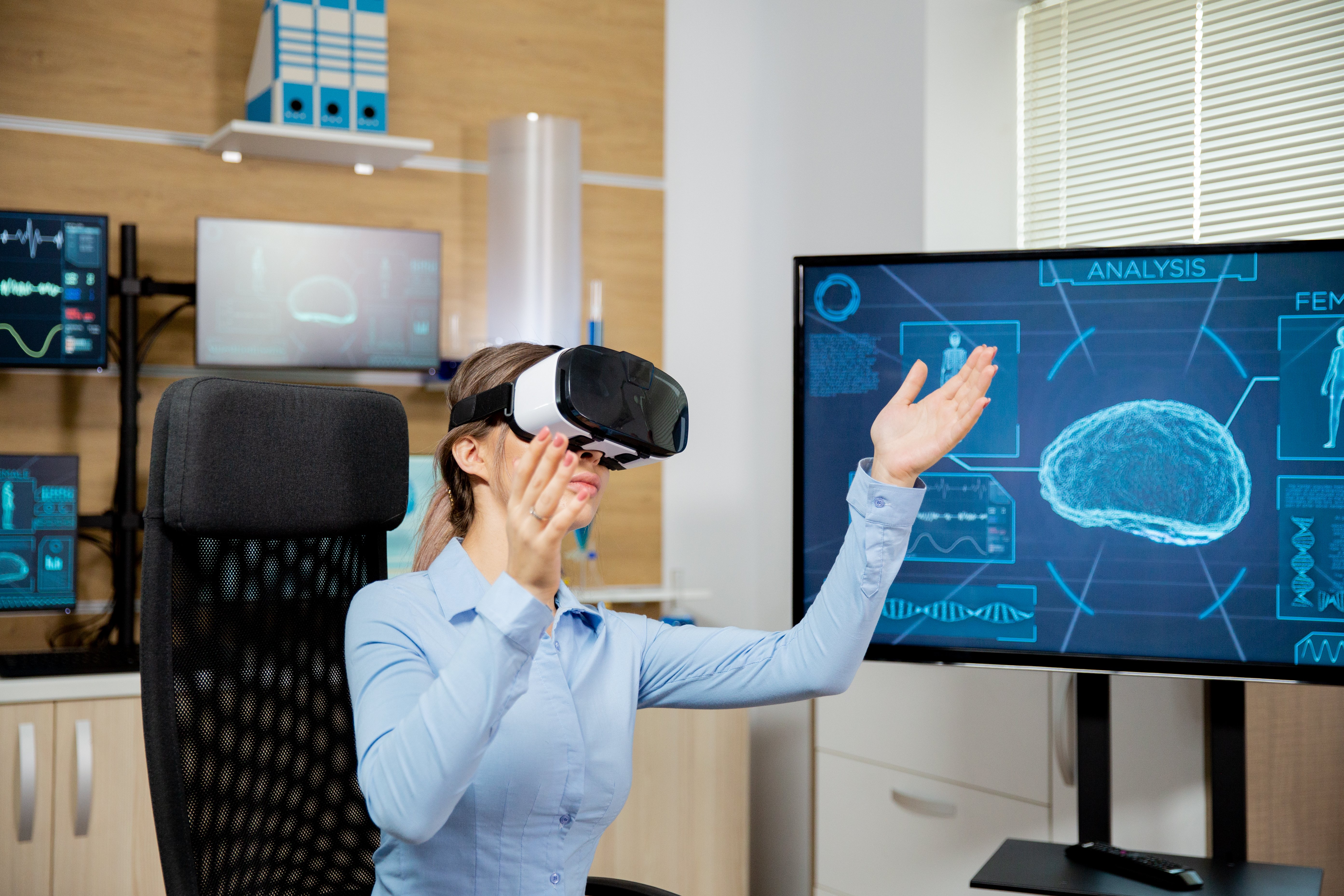 clinical-neurology-worker-explores-virtual-reality-lab-neuroscience-clinical-study-jpg