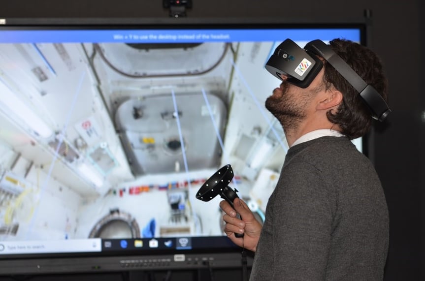 man navigating in a VR headset tracking his head movement